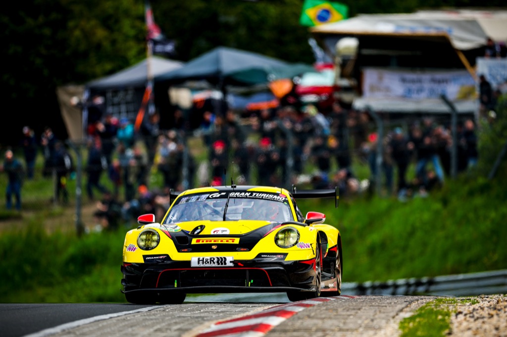 Bastian Buus opsat på Nürburgring-podie
(Foto: Dinamic GT)